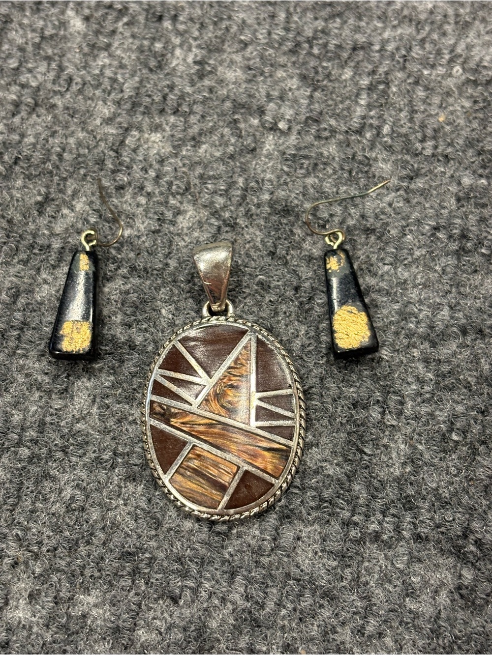 Modern Geometric Brown Inlay Pendant Necklace with Black & Gold Accent Earrings